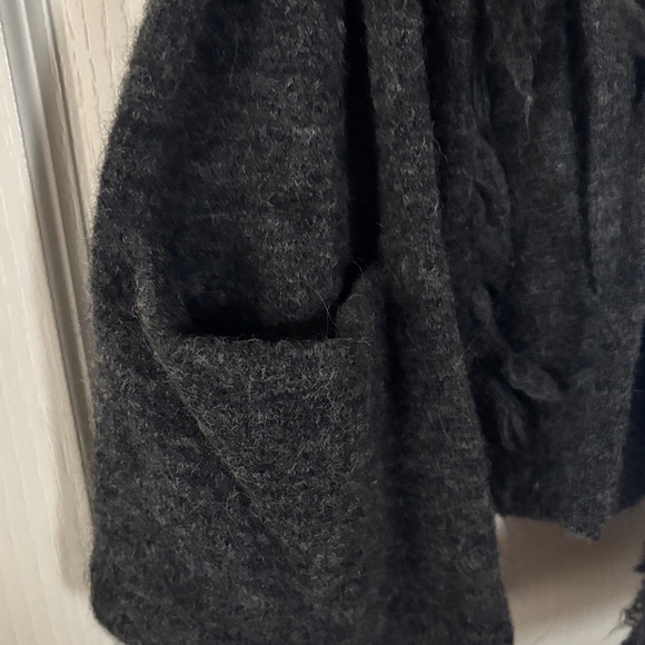 Artis Black Sleeveless Vest - Picture 4 of 7